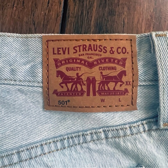 Levi’s 501 Button Fly Cut Off Festival Shorts Lightwash Size 31 Ripped Cotton - Picture 7 of 12